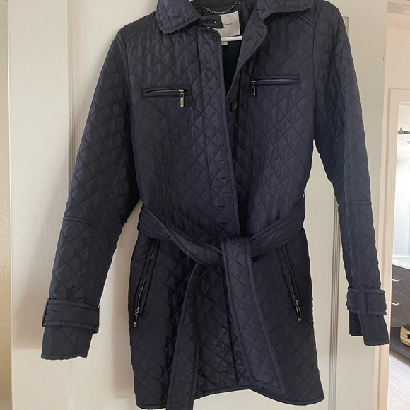 Gorgeous LK Bennett belted rain coat. Like new. Navy blue, quilted. Size US4 - Picture 9 of 15